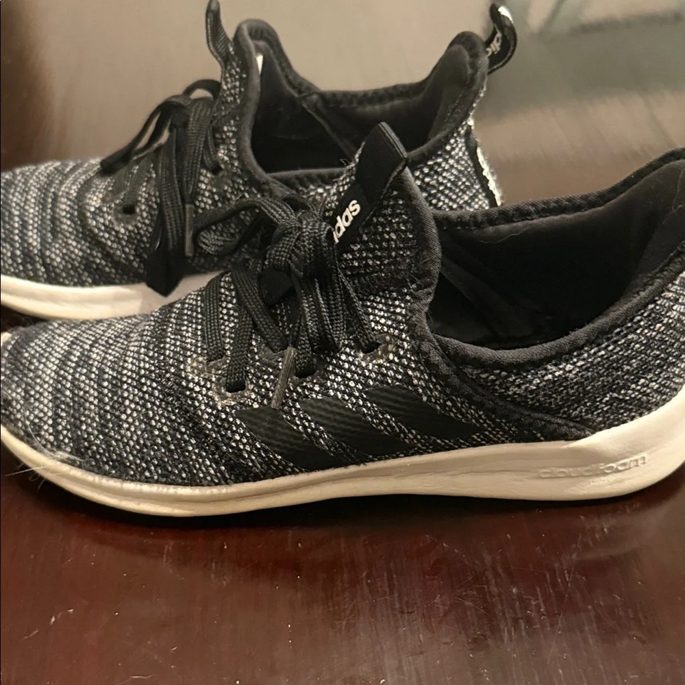 Adidas Women’s Black and White knit Sneakers Size 6 1/2 - Picture 1 of 5